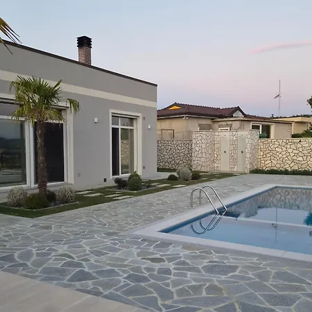 Βίλα Timi - Modern With Private Pool Near Tirana Mucaj