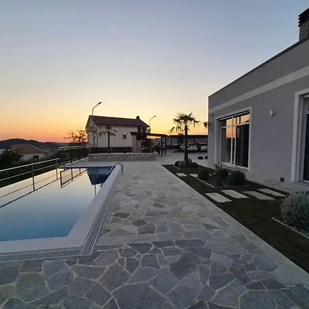Timi - Modern With Private Pool Near Tirana Βίλα Mucaj