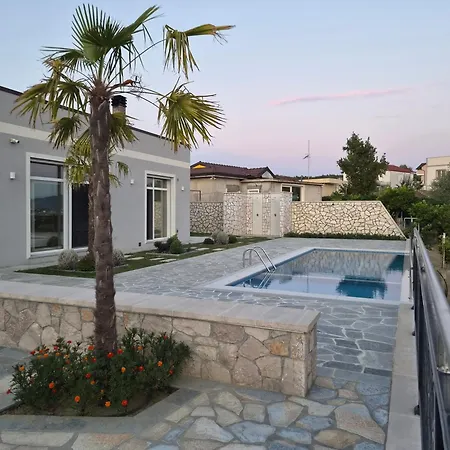 Βίλα Timi - Modern With Private Pool Near Tirana